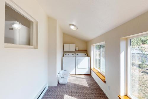 Sunset Cottage - image 18