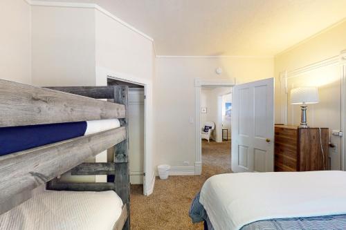 Sunset Cottage - image 21