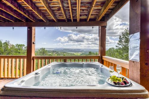 Living the Dream 3 Bedrooms Hot Tub Fireplace Sleeps 6 - image 3