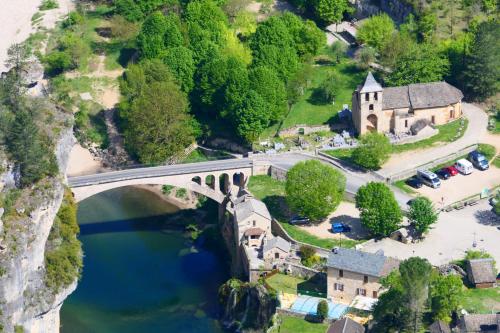 Logis Hotel Des Rochers - image 11