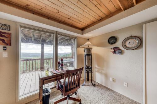 Living the Dream 3 Bedrooms Hot Tub Fireplace Sleeps 6 - main image
