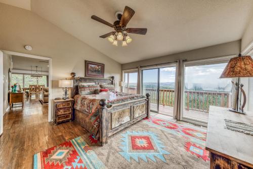 Living the Dream 3 Bedrooms Hot Tub Fireplace Sleeps 6 - image 12