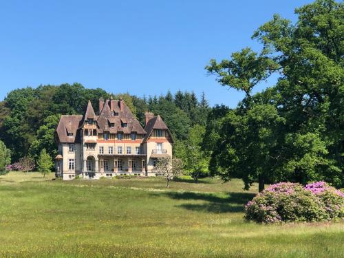 . Chateau du Gue aux Biches