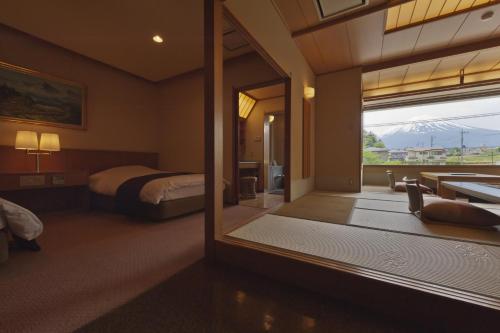 room detail thumbnail 1