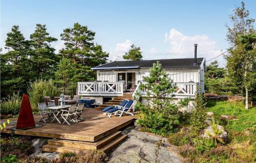 Nice home in Gressvik with 4 Bedrooms and WiFi - Gressvik