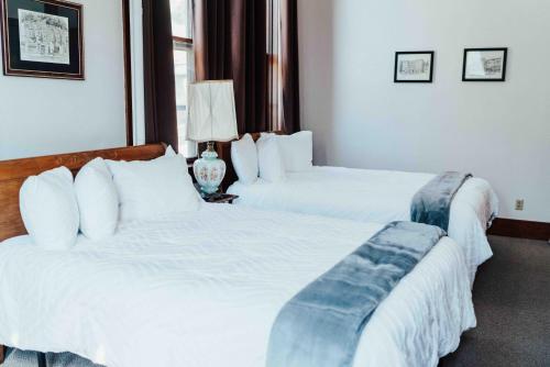 398127289 Town Hall Inn