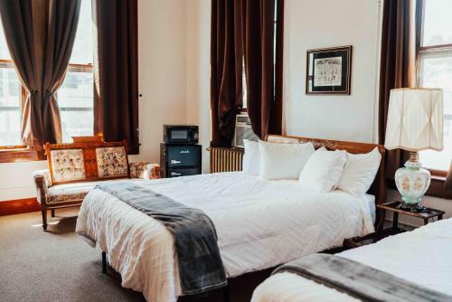 398128467 Town Hall Inn