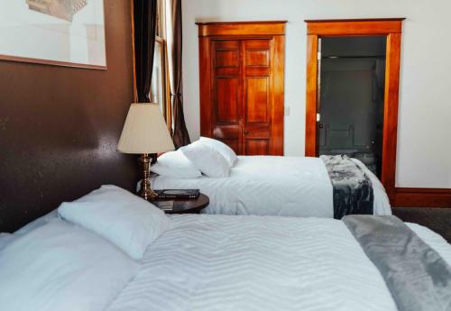 398130669 Town Hall Inn