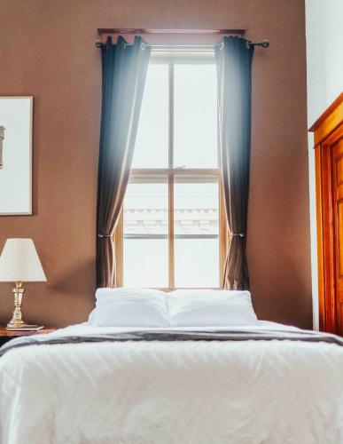398131039 Town Hall Inn
