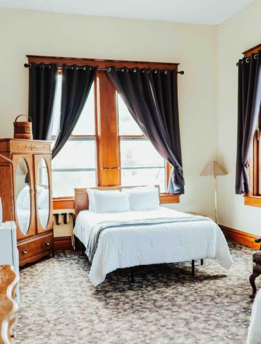 398131802 Town Hall Inn