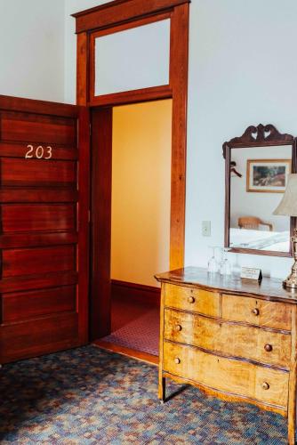 398133881 Town Hall Inn