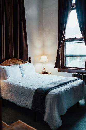 398137833 Town Hall Inn