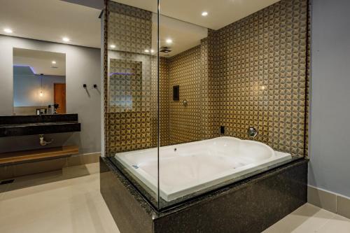 อ่างแช่น้ำร้อน, Drops Express Motel in บาร์เรโตส