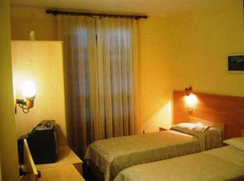 3 twin beds