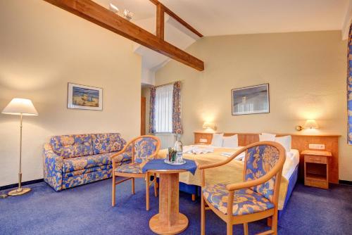 3 twin beds