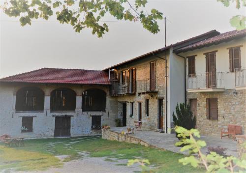 Viesnīcas āriene, Cascina Villa - Casa di campagna tra le nocciole in Levice
