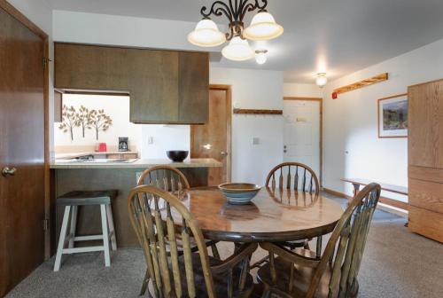 Sundowner II Condo - Ski-In - Walk To Town Sundowner II Condo - Ski-In - Walk To Town