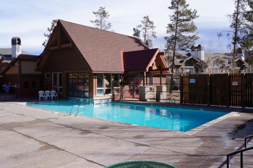 Sundowner II Condo - Ski-In - Walk To Town Sundowner II Condo - Ski-In - Walk To Town