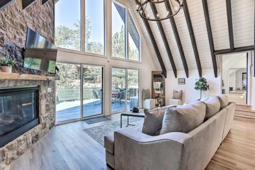 Luxe Timberland Villa w/ Lake Arrowhead Access!, Lake Arrowhead