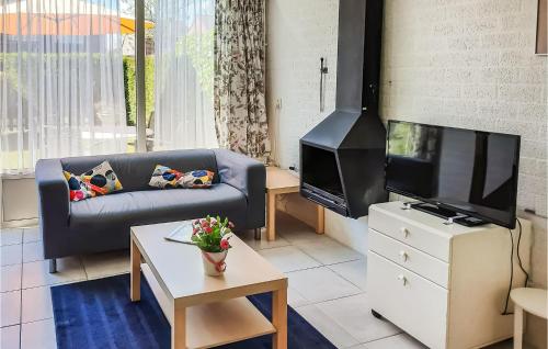  Lovely Home In Bruinisse With Kitchen in Bruinisse