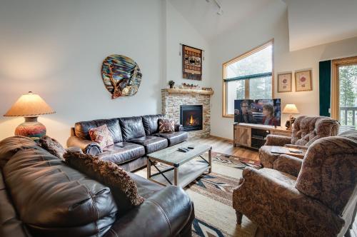 Chimney Ridge Larkspur Townhome - Hot Tub - Great Location in Breckenridge, USA