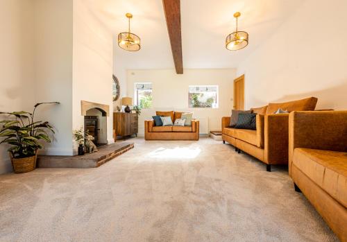 No1 Little Barrow Barns - image 2