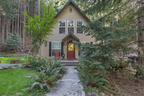 Elk Crossing Cozy Cabin at Crystal Mountain home - Greenwater