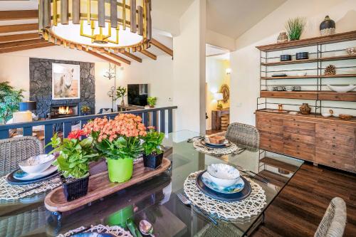 Lake Arrowhead Retreat with Decks and Mountain Views! in Lake Arrowhead, USA
