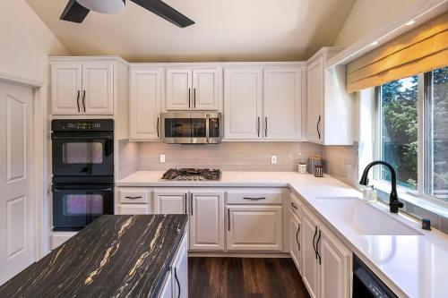 Lake Arrowhead Retreat with Decks and Mountain Views! in Lake Arrowhead, USA