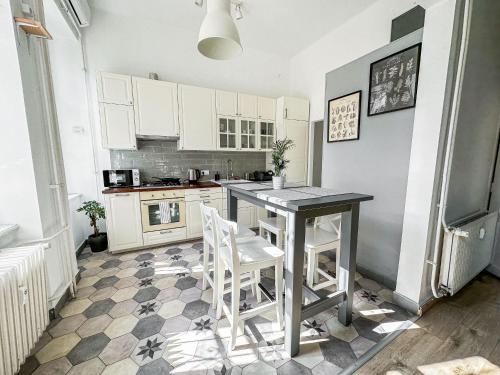 Dob Duplex Apartment, Budapeszt