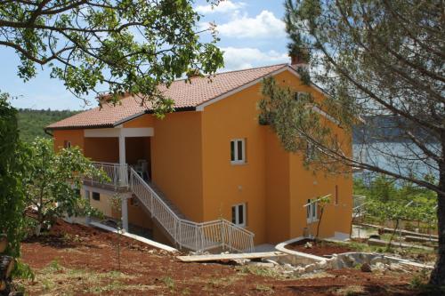  Apartments with a parking space Trget, Rasa - 7687, Pension in Trget