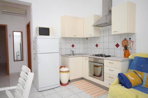 Apartments by the sea Pasadur Lastovo - 8386 - image 3