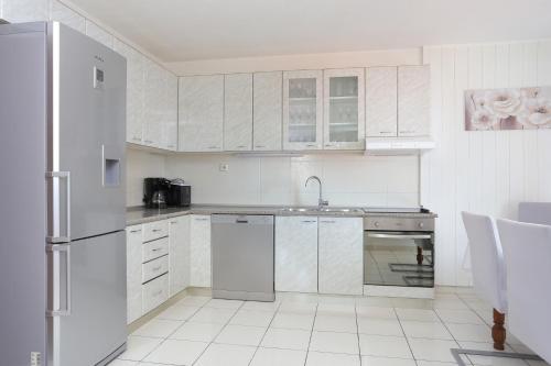 Three-Bedroom Holiday Home  image 10
