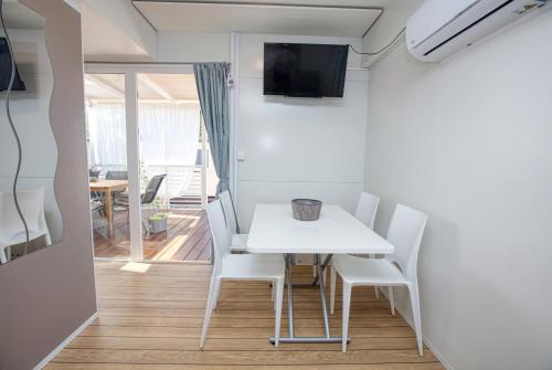 Two-Bedroom Apartment with Terrace image 3