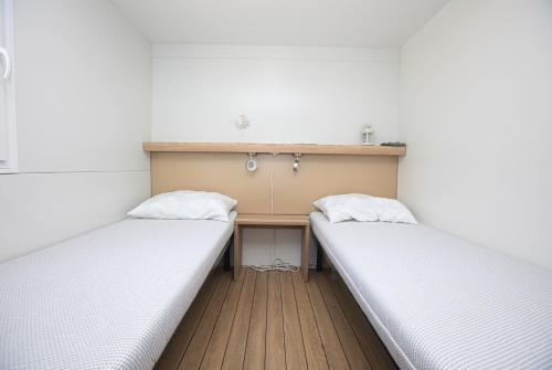 Two-Bedroom Apartment with Terrace image 9