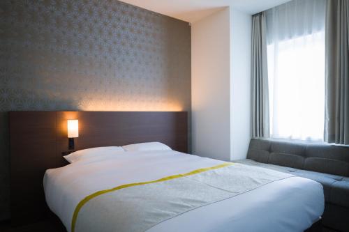 Deluxe Double Room with Bath - Non-Smoking image 2
