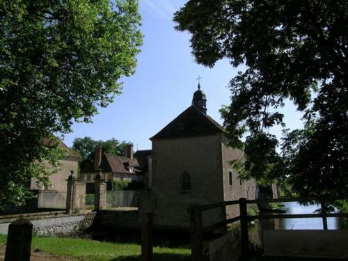 Ancienne Bergerie Restaurée - Animaux Admis - Vue Château - FR-1-489-13 (Ancienne Bergerie Restauree - Animaux Admis - Vue Chateau - FR-1-489-13) in มัคนีย์ คัวร์