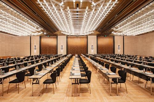 398270654 Shangri-La Nanning - The tallest hotel worldwide in Shangri-La Group
