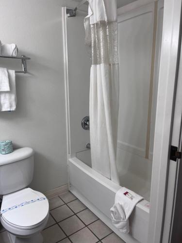 Ramada by Wyndham Anchorage - image 7