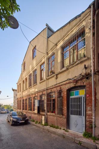 3 Storey Historical Retro Decorated House