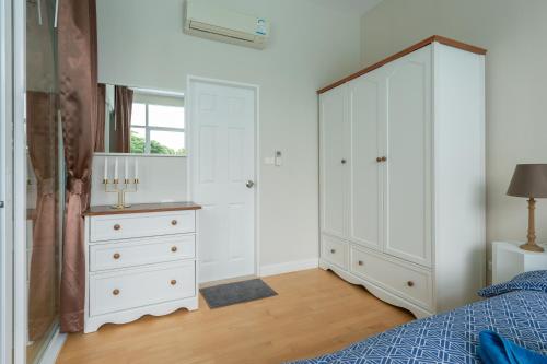 Best Pool Access Beachfront Nice Furnish 1bedroom Best Pool Access Beachfront Nice Furnish 1bedroom