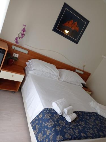 Double Room image 4