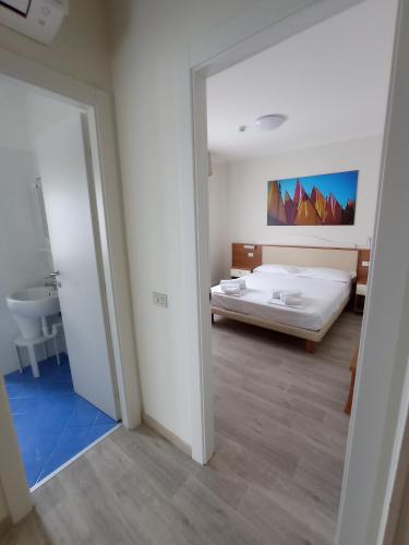 Two Connecting Double Rooms image 2
