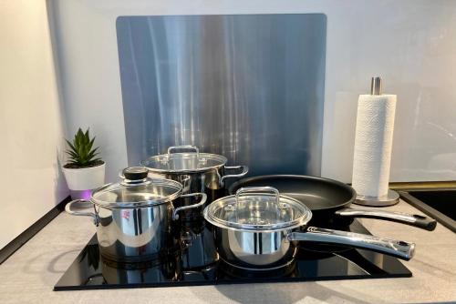 SaarPartment XL4-Fully equipped stylish 2 Bedroom Apartment with Balcony Near Trainstation Free WiFi Free Parking-Contactfree Checkin - image 12