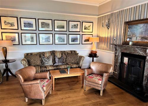 Watersmeet Hotel - image 9