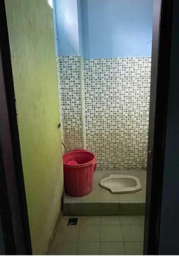 Bathroom, EXPRESS O 91669 Kost Amel in Parepare