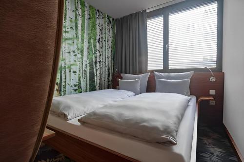 1 queen bed
