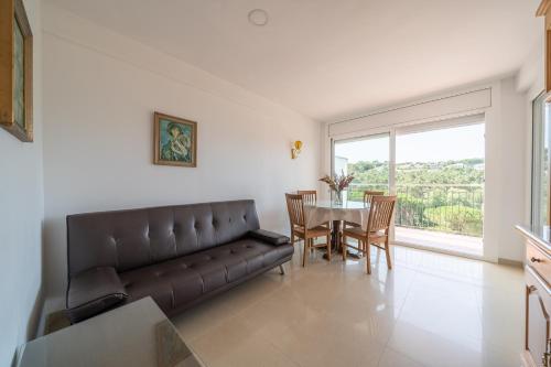 Two-Bedroom Apartment (4-5 Adults) image 10
