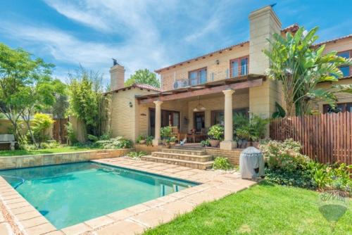 Tuscany Hauss 3 Bedroom Villa, Somerset West