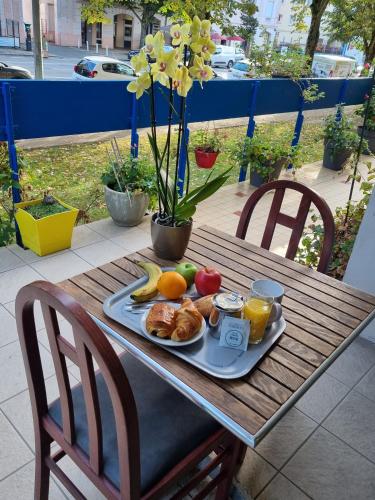 Hôtel Les Gens de Mer La Rochelle by Popinns** - image 6